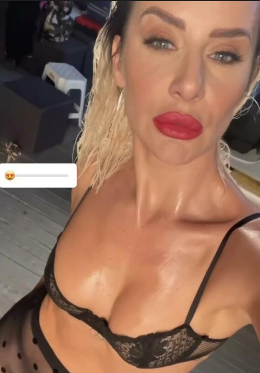 Milica Dabović u halerima, seksi pozi sa sve crvenim karminom pozira