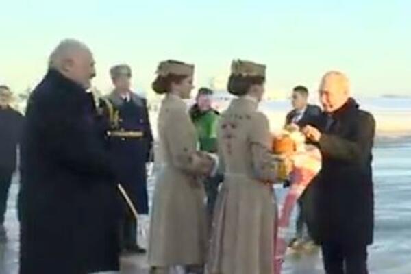 LUKAŠENKO DOČEKAO PUTINA SA POGAČOM U MINSKU: Otkriveno na šta će biti usmerena PAŽNJA RAZGOVORA LIDERA (VIDEO)