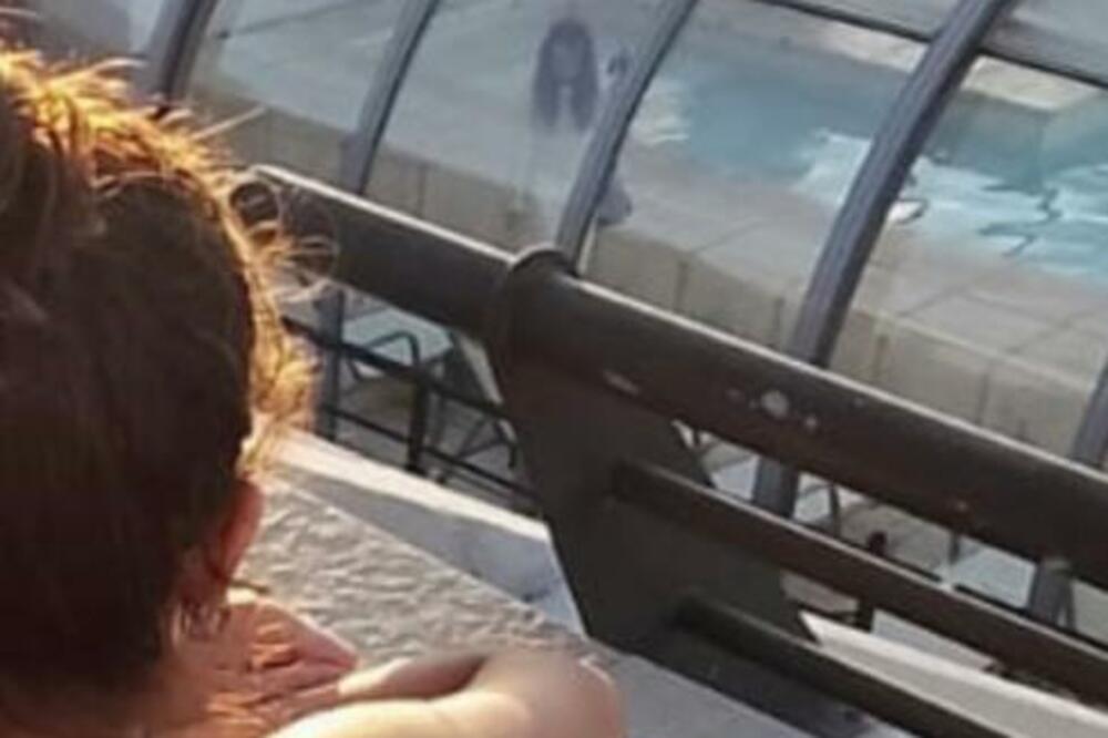 SLIKAO DEVOJKU U BAZENU, A KAD JE UVELIČAO FOTOGRAFIJU SABLASNUO SE: Ono što je video LEDI KRV U ŽILAMA (FOTO)