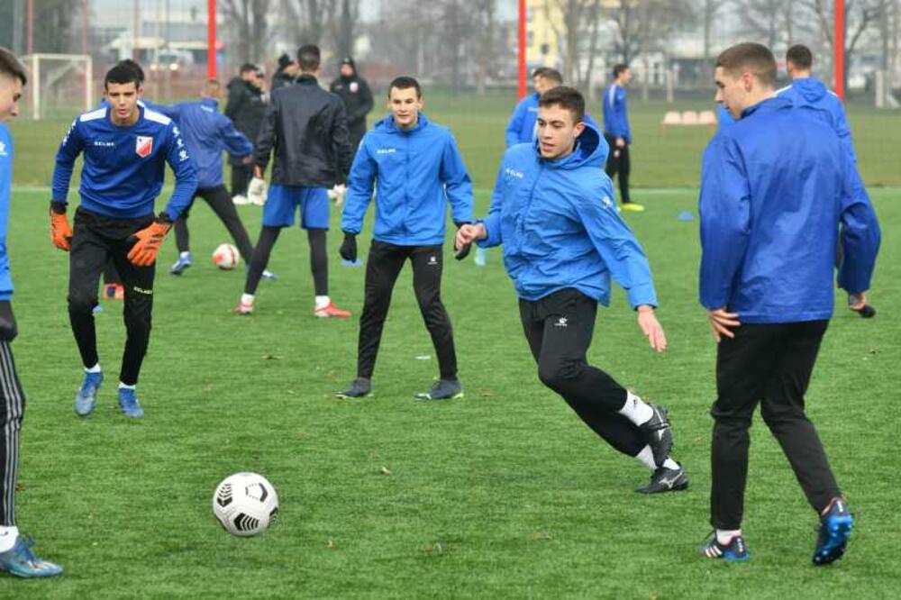 USKORO SE ZAVRŠAVA REKONSTRUKCIJA TERENA NA FUDBALSKOM CENTRU "VUJADIN BOŠKOV": Projekat vredi 45 miliona dinara!