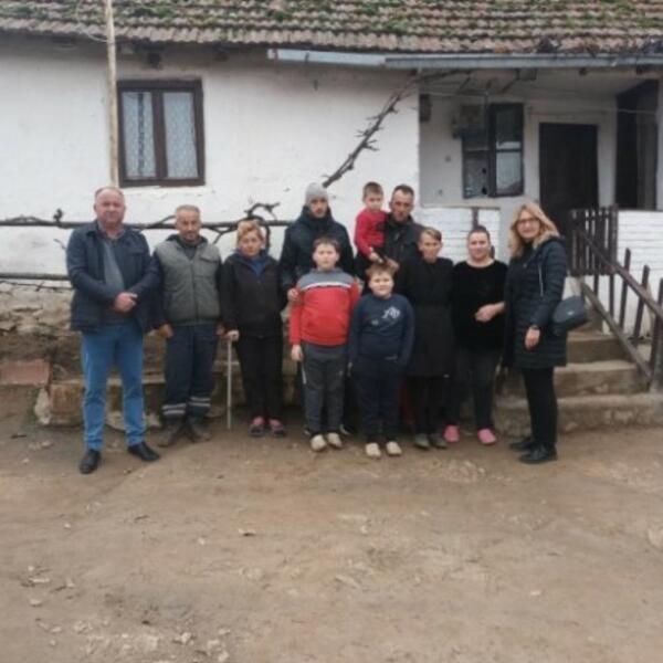 DESETOČLANA PORODICA SA KiM KONAČNO DOBIJA KUĆU: Izdvojena sredstva za SOCIJALNO UGROŽENE Maksimoviće! (FOTO)