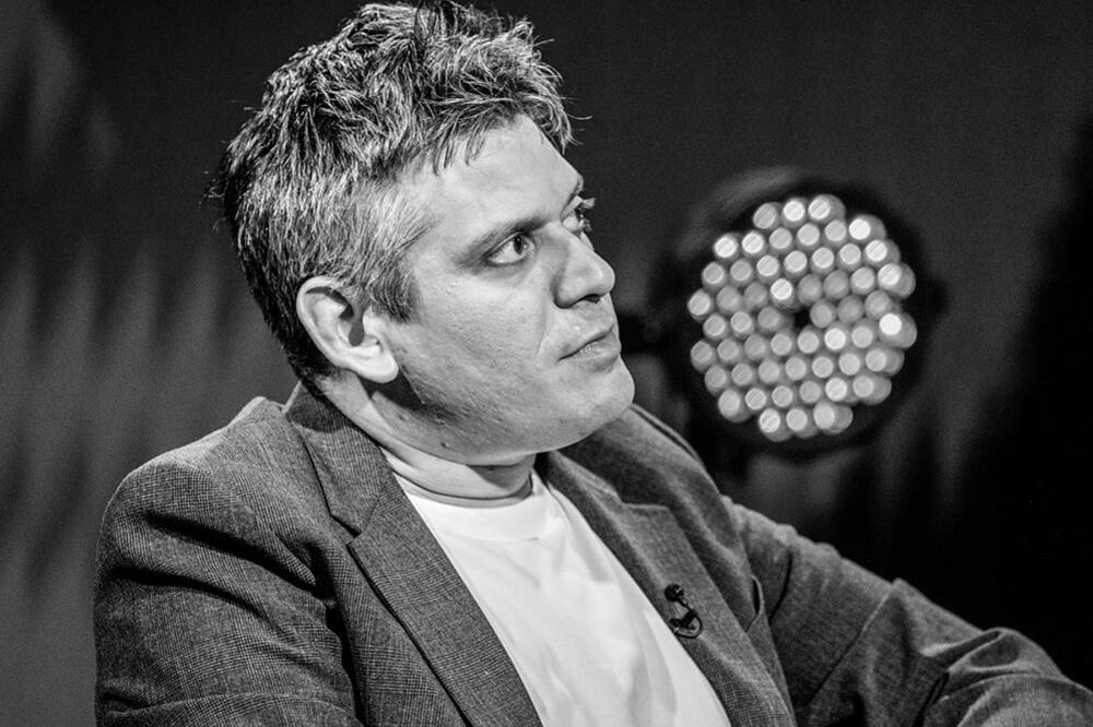 MALO PRE SMRTI LAĆA JE OTKRIO NAJVEĆE TAJNE ESTRADE! Urinirao u viski ESTRADNOM MOĆNIKU, a onda je uradio i OVO