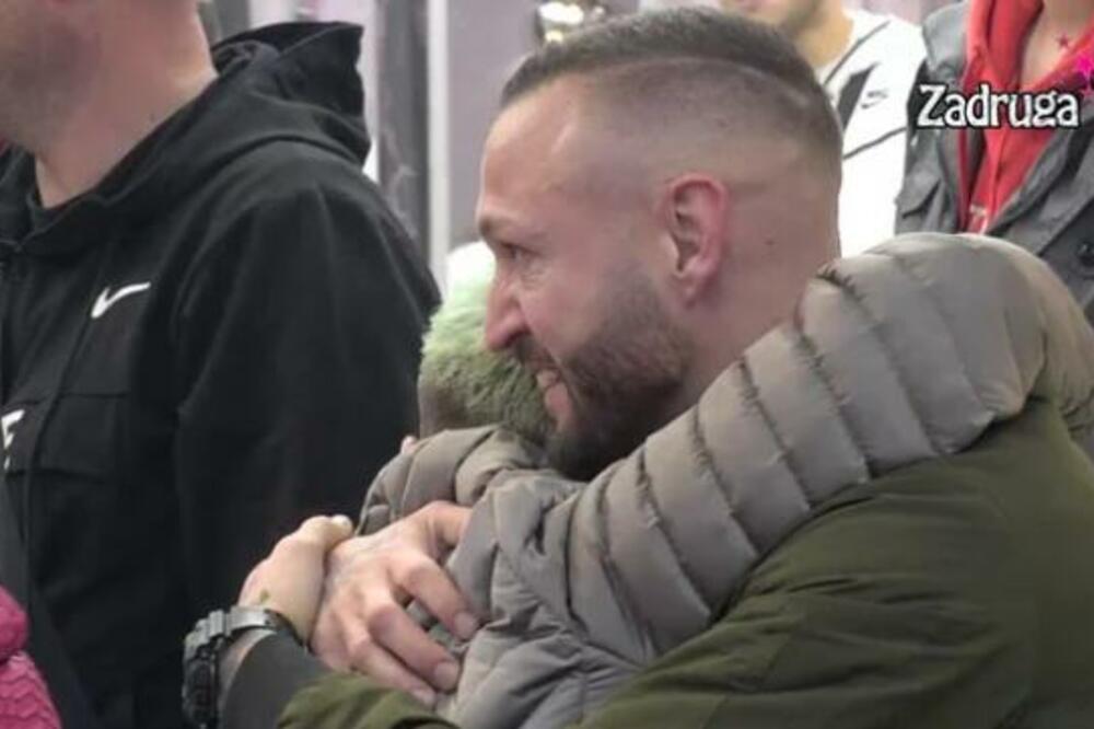 VELIKI ŠEF HITNO PREKINUO SASTANAK: Stigle RADOSNE vesti za Ša, reper ZAPLAKAO od SREĆE