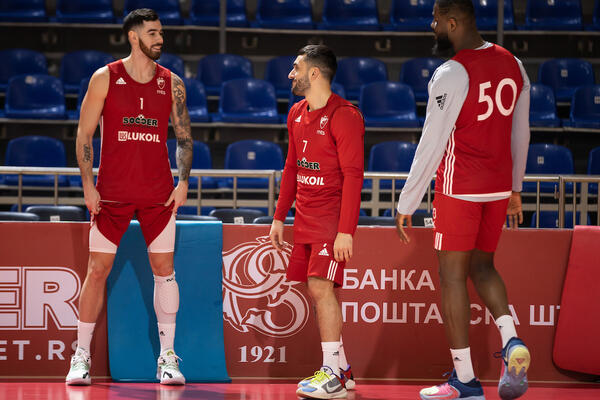 FAKUNDO KAMPACO SA TRENINGA OTIŠAO NA VEČERU SA IGRAČIMA PARTIZANA: Nema "zle krvi", veliki rivali oduševili Srbiju