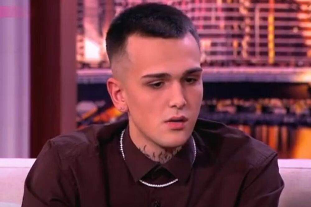 HITNO UPOZORIO NADLEŽNE ORGANE: Drama u domu poznatog pevača, MAJKA MU JE ŽRTVA NAPADA