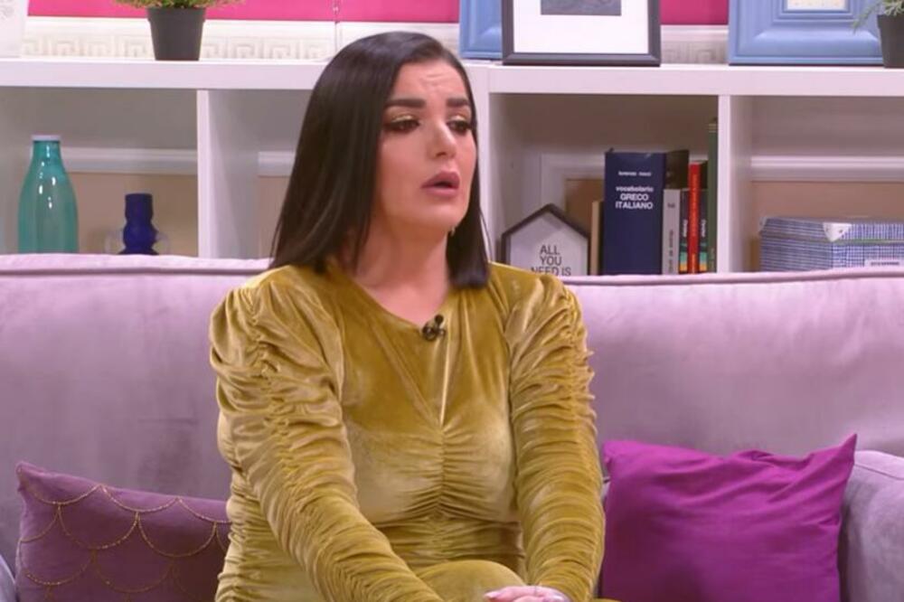 "Aloooooo, odi dedi": Naša pevačica doživela PAKAO od strane MATORCA! Evo šta joj je URADIO usred slavlja