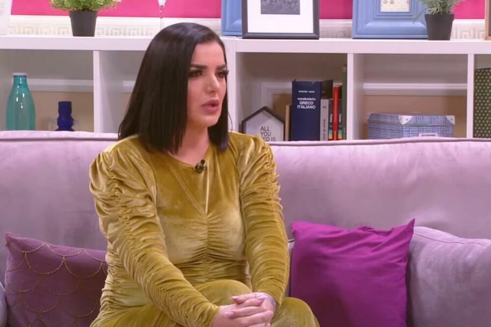 Oglasila se pevačica, potpuno je slomljena zbog smrti bliskog muškarca: "Zaista je bio..."