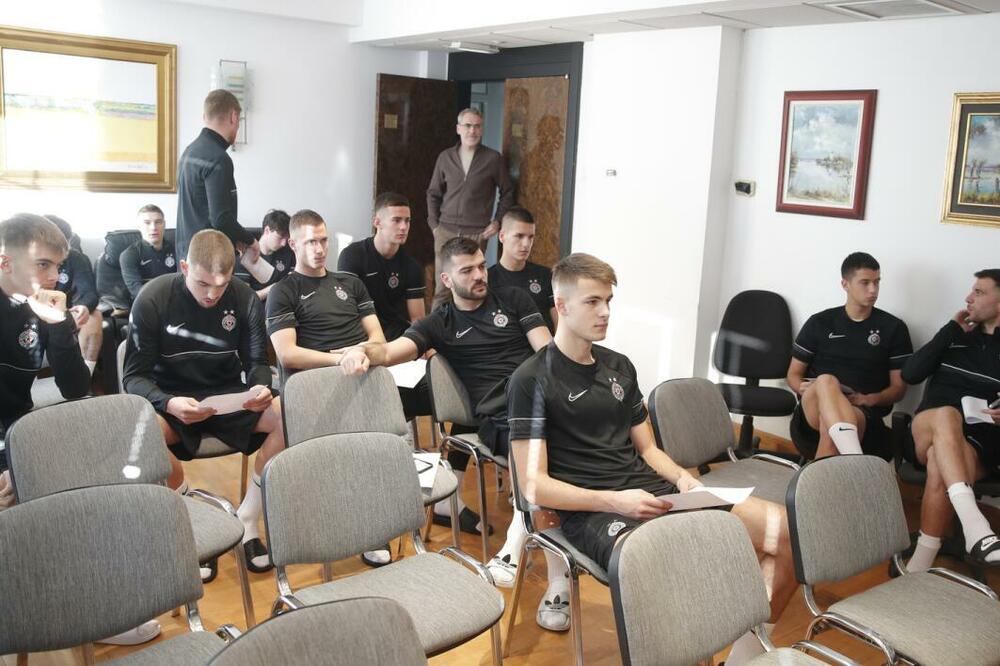 PARTIZAN NEKOMPLETAN POČEO SA TRENINZIMA: Za sada blaži ritam, povratak stranaca sledeće nedelje! (FOTO)