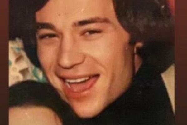 ŠMEKER SA SLIKE DANAS JE PRVI FOLKER ESTRADE: Znate li o kome je reč? FOTO