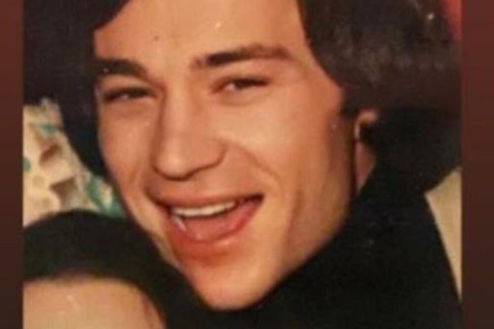 ŠMEKER SA SLIKE DANAS JE PRVI FOLKER ESTRADE: Znate li o kome je reč? FOTO