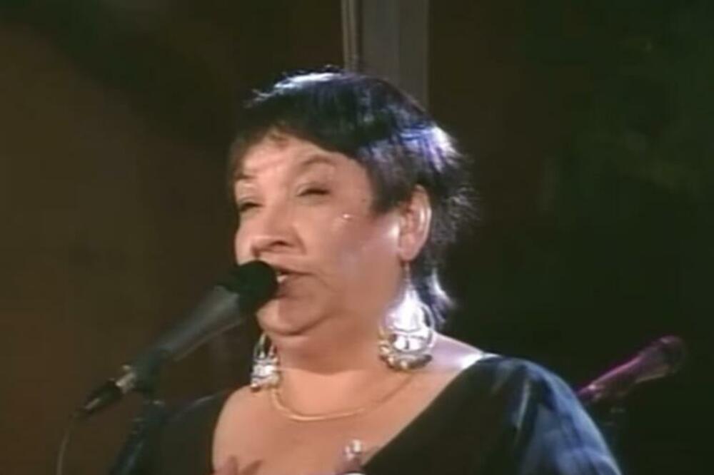 ČISTILA JE TOALETE DA BI PREŽIVELA, DETE RODILA SA 14 GODINA: Život naše pevačice je KAO FILM, svi se sećate nje