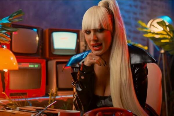 LUNA ĐOGANI PONOVO POSTAJE PEVAČICA: Odlučila se na BITAN KORAK