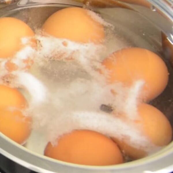 Naučite jednom zasvagda! Evo zašto vam uskršnja jaja pucaju tokom kuvanja!