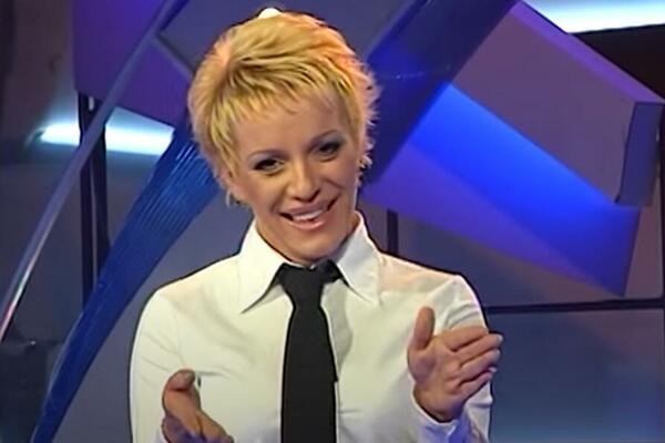 OVO JE SESTRA FOLKERA POZNATOG PO SKANDALIMA: Znamo je SVI, a nismo znali sa kim je u SRODSTVU