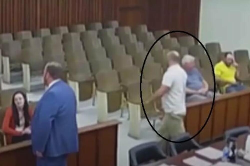 OSUĐEN NA ROBIJU, A ON MRTAV LADAN IŠETAO IZ SUDNICE: Scena za NEVERICU, niko nije pokušao ni da ga ZAUSTAVI