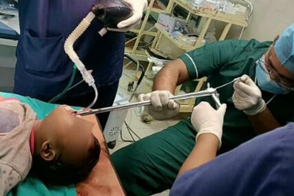 LEKARI SA ČUĐENJEM GLEDALI ŠTA JE BEBA PROGUTALA: Morali su HITNO da je operišu (FOTO)