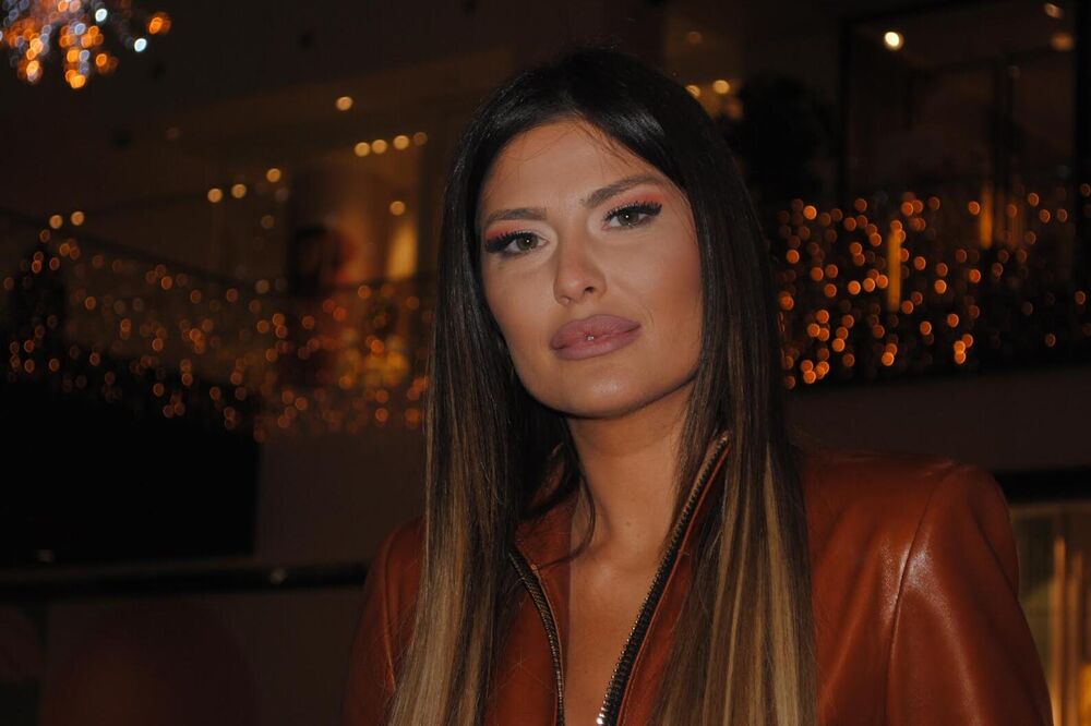 NEŠTO SE PROMENILO U NJIHOVOM BRAKU? Voditeljka bez MUŽA u Beču, OVO JE POZADINA SVEGA