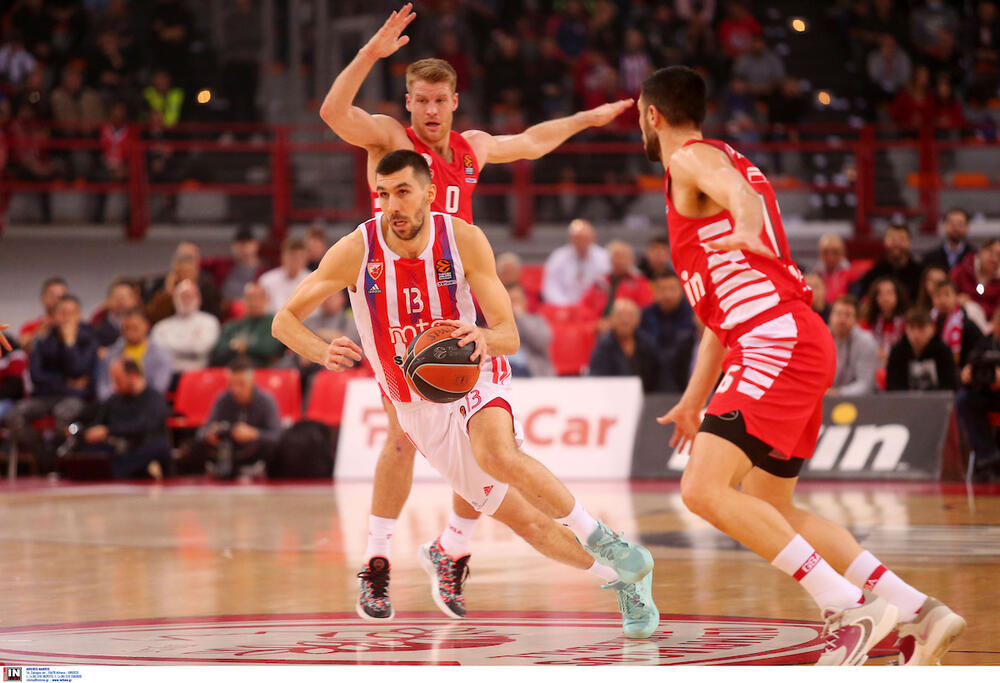 Ognjen Dobrić na utakmici Olimpijakosa i Crvene zvezde