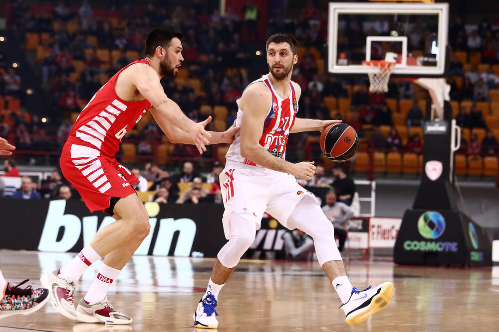 Stefan Marković na utakmici Olimpijakosa i Crvene zvezde