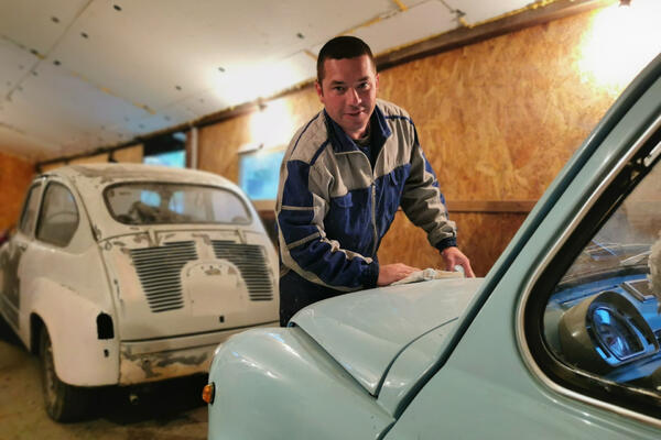 MISLILI DA JE PRED PROPADANJEM, ALI SU SE PREVARILI: Fića stara 45 godina zauzima POSEBNO mesto u domu Trmčića!