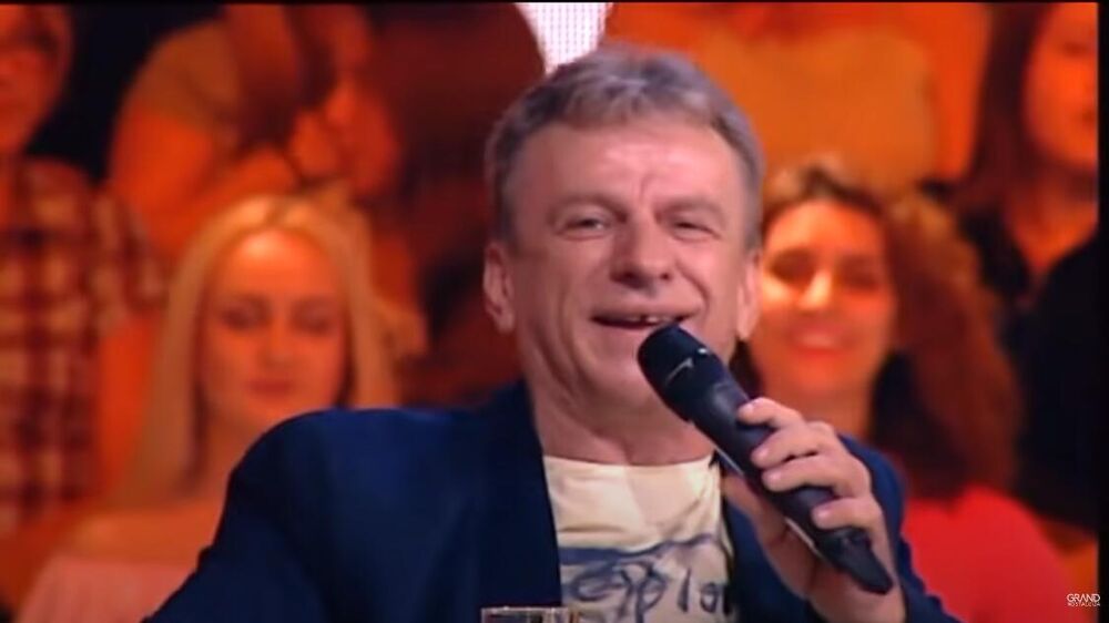 Srecko Srećko Šušić na štakama na Šabačkom vašari