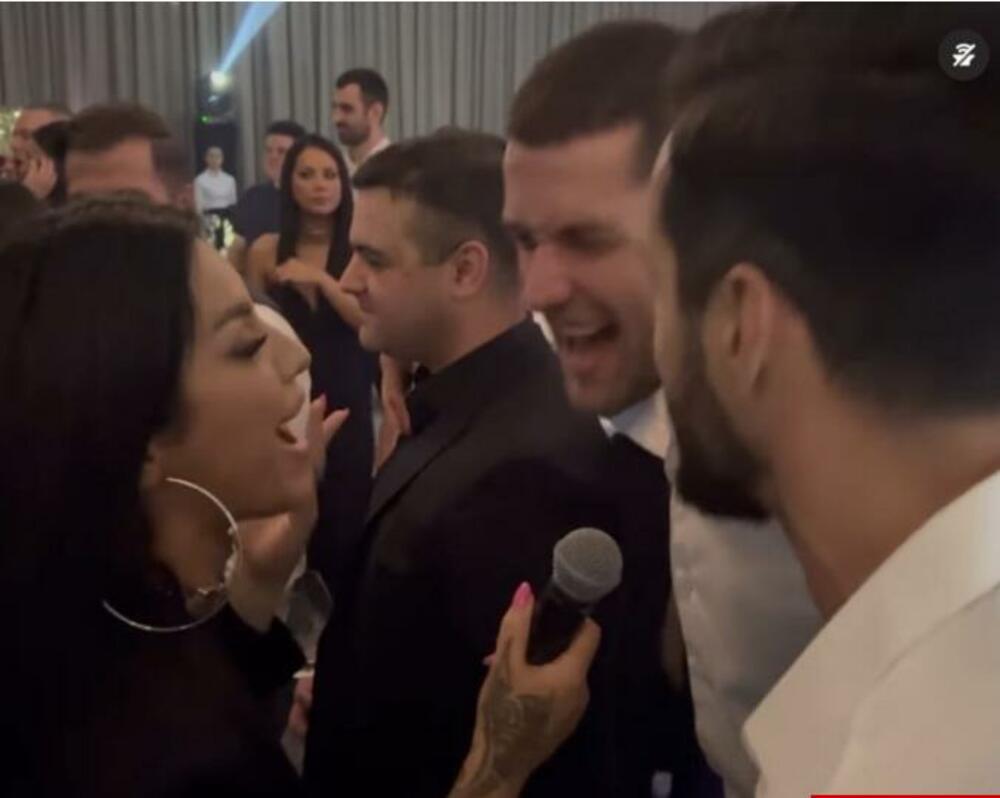 Marko Đuričić u društvu Seke Aleksić