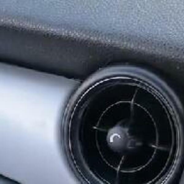 POSLE 2 GODINE SAZNALA JE ŠTA JOJ SE KRIJE U KOLIMA: Retko ko zna da ta STVAR postoji u AUTOMOBILU (VIDEO)