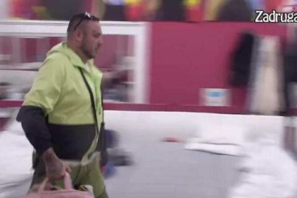 FILIP CAR OKRUŽEN ORUŽJEM: Prizor potpuno JEZIV, kamera svi SNIMILA