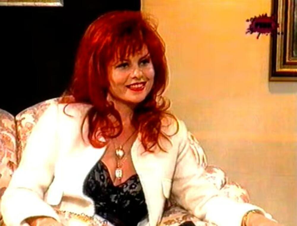 U svojoj karijeri snimila je tri albuma i sva tri izdala za produkcijsku kuću PGP-RTS. Najveći hitovi su joj: Suzama, Crnooki đavole i Luda noć.