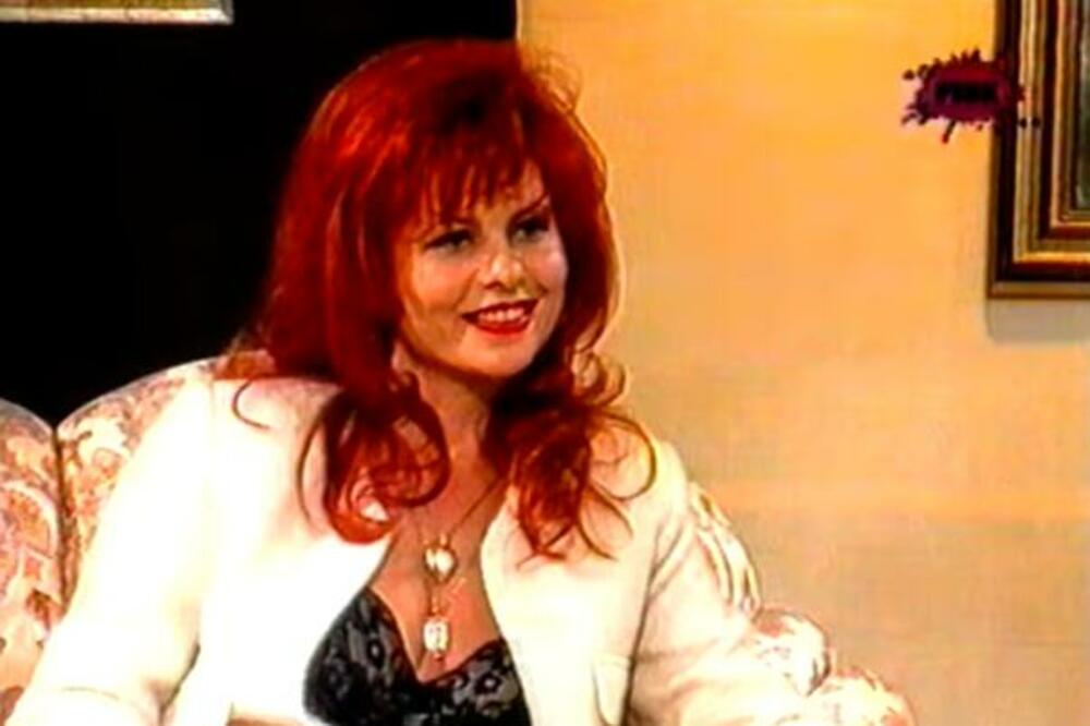 UZROK SMRTI CRVENOKOSE LEPOTICE OSTAĆE ZAUVEK MISTERIJA: Preminula u 39. godini, jedan DETALJ stoji na njenom GROBU