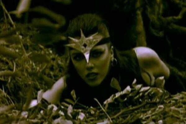 BEBO, JESI LI OVO TI? Njene pesme SVI ZNATE, bila je čak i uz DRAGANU MIRKOVIĆ, a danas je DRUGA ŽENA (FOTO)