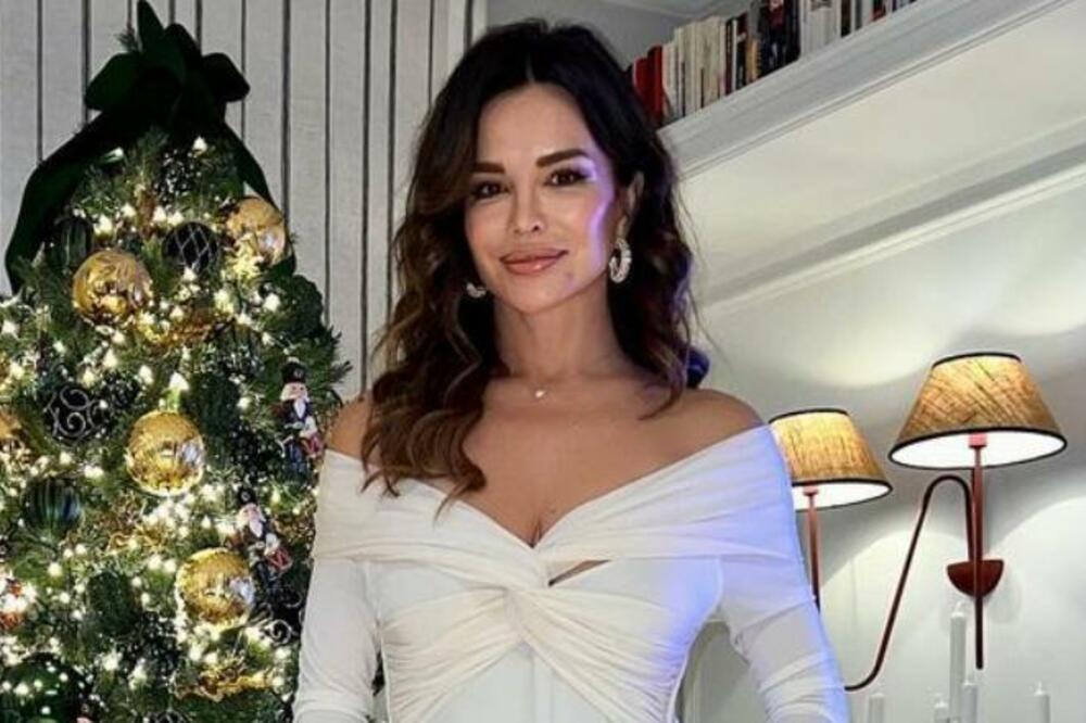 SEVE POKAZALA U KAKVOM RAJU ŽIVI! Sve je okićeno sa STILOM, a ona se spremila za PRAZNIK kao za CRVENI TEPIH