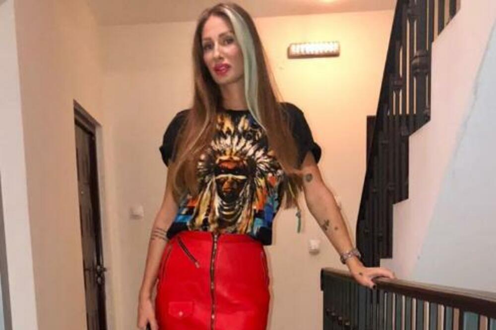 ZA 3 ŽIVOTA NEĆETE POGODITI KO JE NA FOTKI: Znate je iz "FARME", udala se za FUDBALERA sad je BOGATA I USPEŠNA