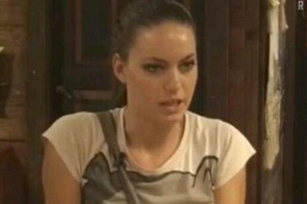 U SARU SU SVI BILI ZALJUBLJENI, A DOŽIVELA JE VELIKU TUGU: Tragično nastradala PEVAČICA je bila NJENA MAJKA