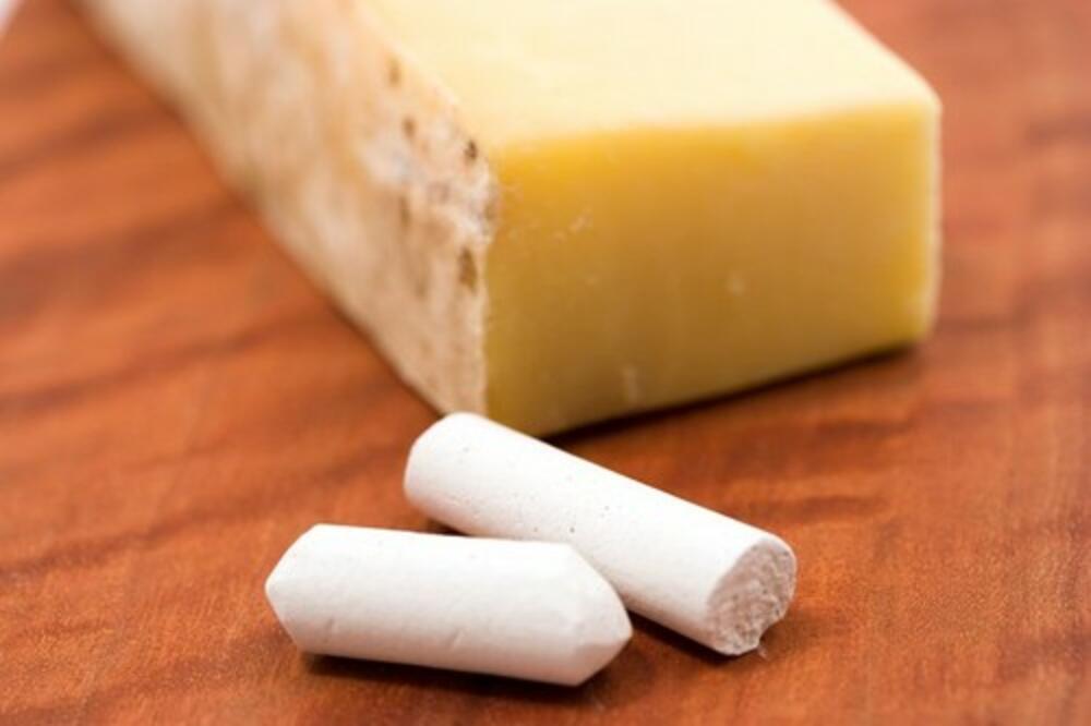 STAVILA JE PARČE KREDE U FRIŽIDER I VIDELA ČUDO: Rešila je DVA PROBLEMA koja muče većinu