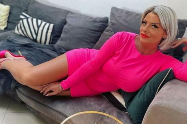 ISPLIVALA NOVA FOTKA KONOBARICE MIKI, PRŠTE OBLINE I SILIKONI: Nemci opsednuti, obilaze joj selo, gledaju PROFIL!