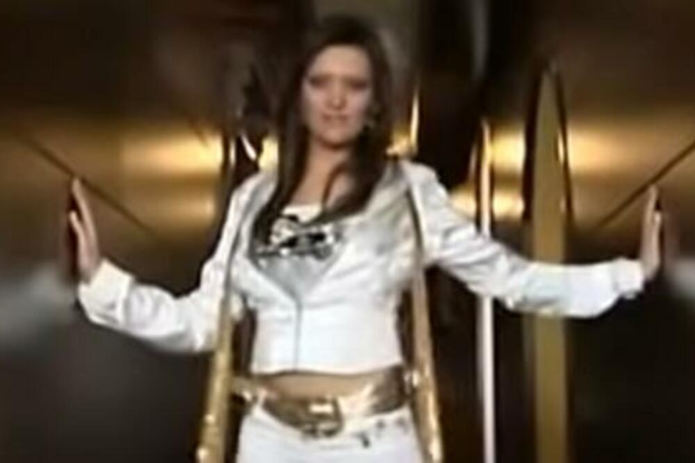 BILA JE NA VRHUNCU KARIJERE, A ONDA JE ODJEDNOM NESTALA! Napustila PEVANJE i postala LEKAR, evo kako danas IZGLEDA