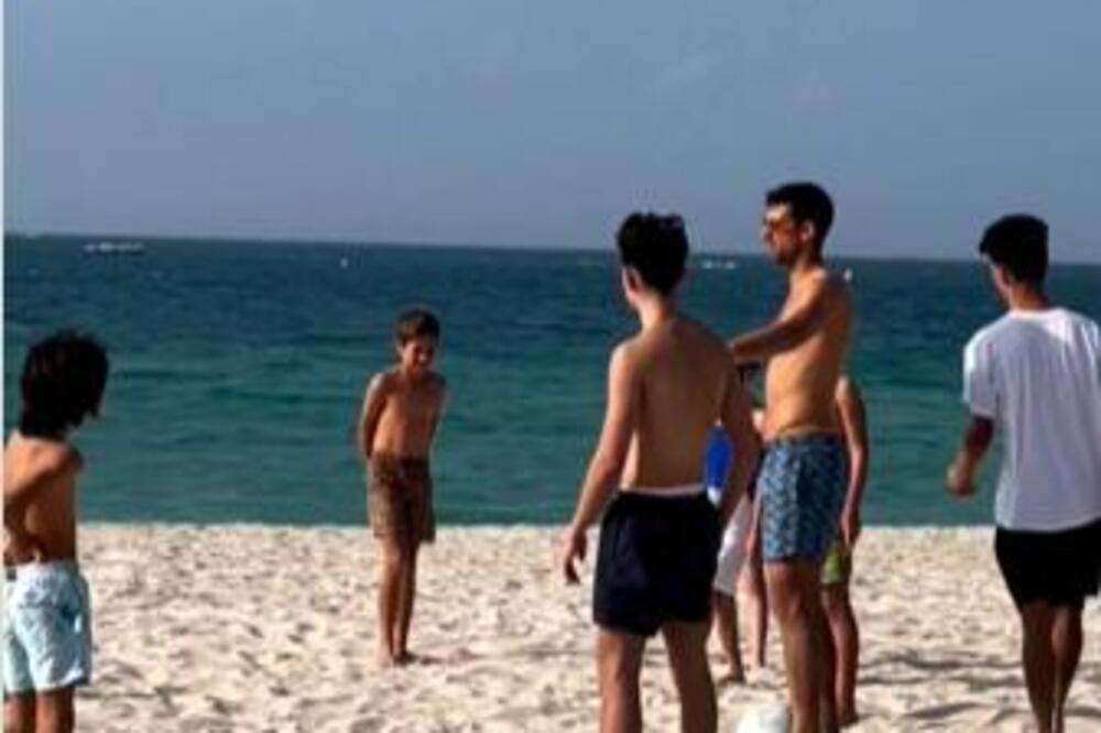 NOVAK JOŠ JEDNOM POKAZAO KAKAV JE CAR: Jednom dečaku je ulepšao Božić, ovo će pamtiti do kraja života! (VIDEO)