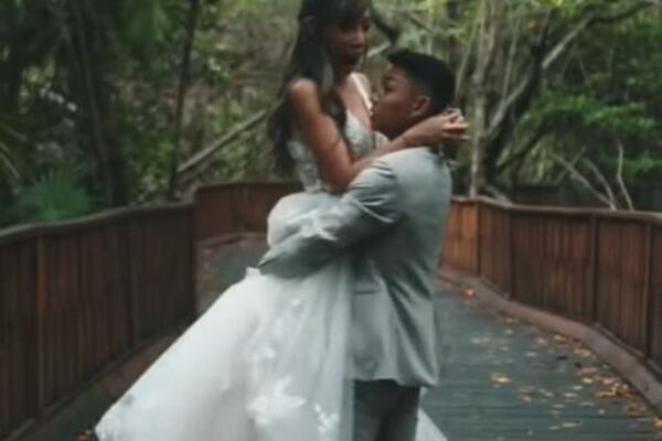 UPALA SA BEBOM DOK SU SE MLADENCI SLIKALI, PA ZAVRŠILA U NARUČJU MLADOŽENJE: Neviđeni prizor sa SVADBE (VIDEO)