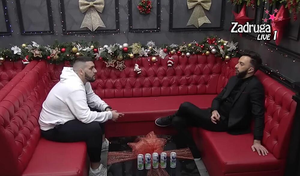 Zola i Darko razgovoraju