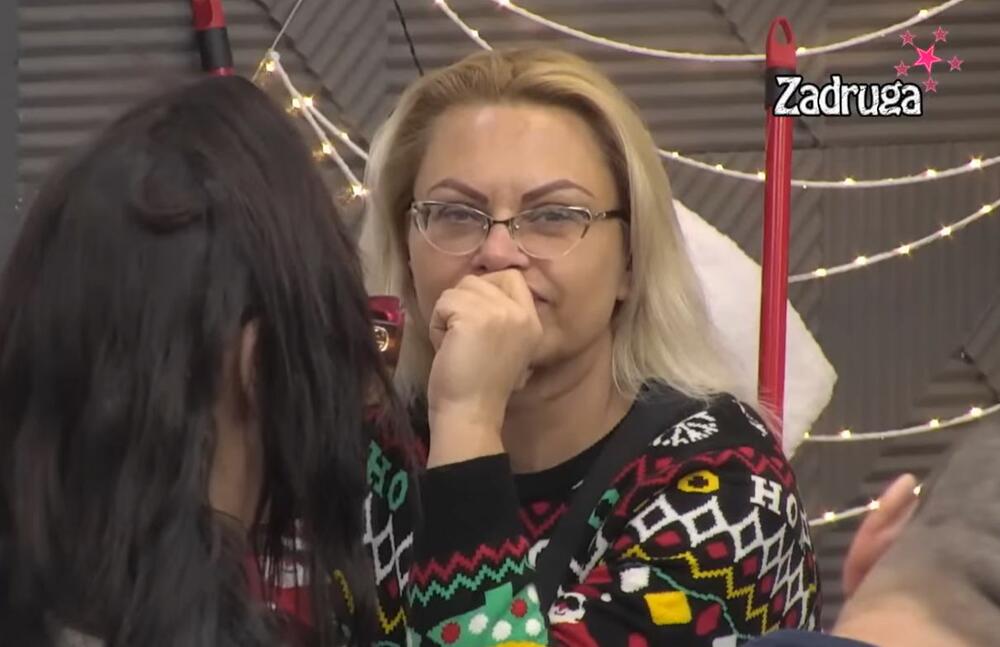 Majka Miljane Kulić, Marija Kulić, danas je zbog zdravstvnih razloga morala danas da napusti 'Zadrugu'.