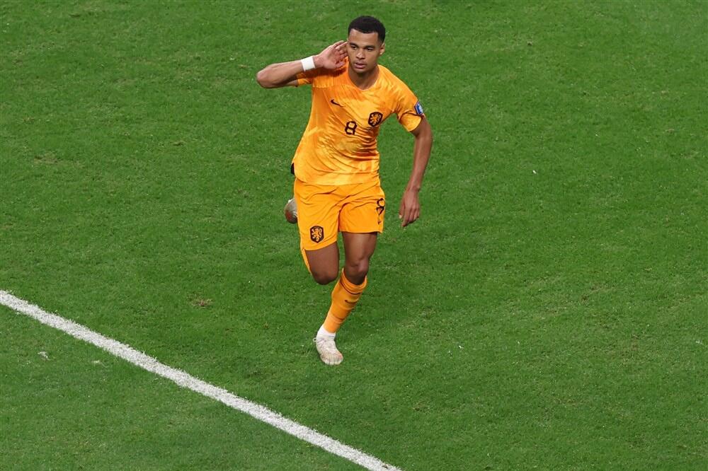 NEOČEKIVANI PREOKRET NA OSTRVU: Gakpo umesto u Junajtedu karijeru nastavlja na Enfildu? (FOTO)