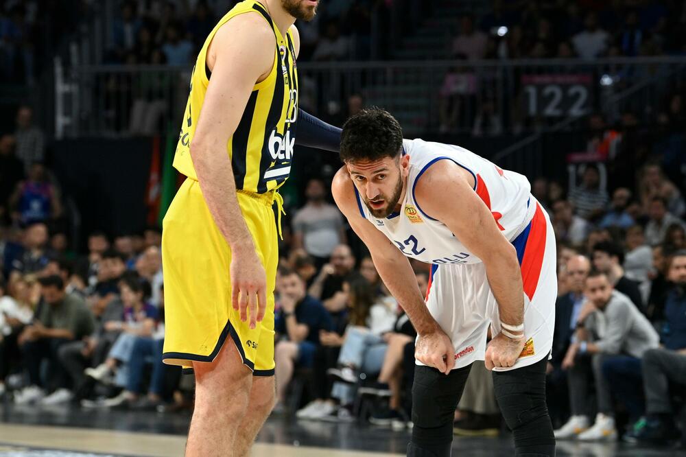 GUDURIĆ BOLJI OD MICIĆA: Fenerbahče zamalo ispustio 20 poena prednosti, jedva preživeo silovit nalet Efesa! (FOTO)