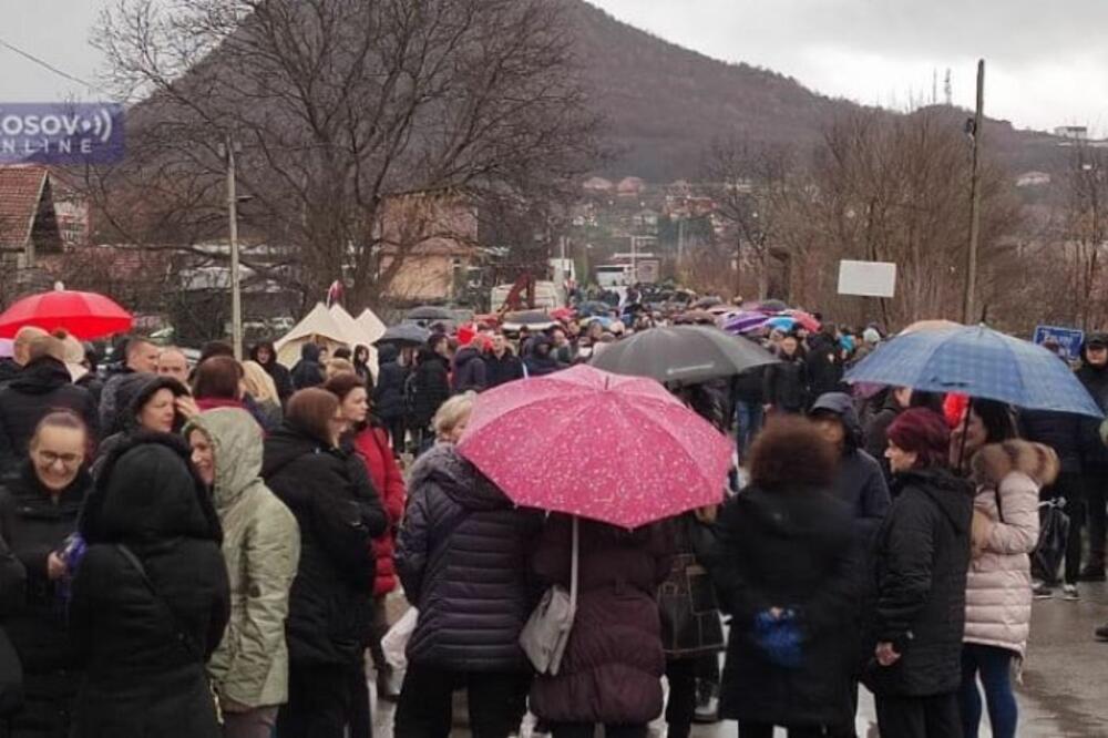 (UŽIVO) SRBI NA KOSOVU NE ODUSTAJU VEĆ 18 DANA! Hil o zabrani ulaska patrijarha Porfirija na KiM
