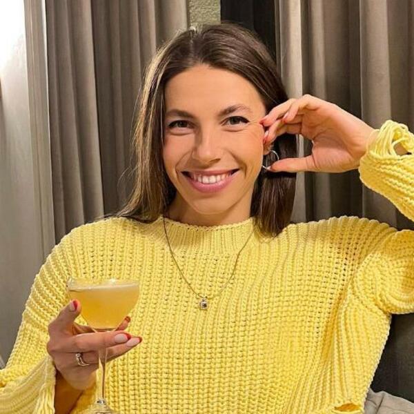 MARINA POZIRALA BEZ BRUSA: Rivalka Ivane Vulete obožava da se razgoliti i pokaže zmijsko telo! (FOTO)