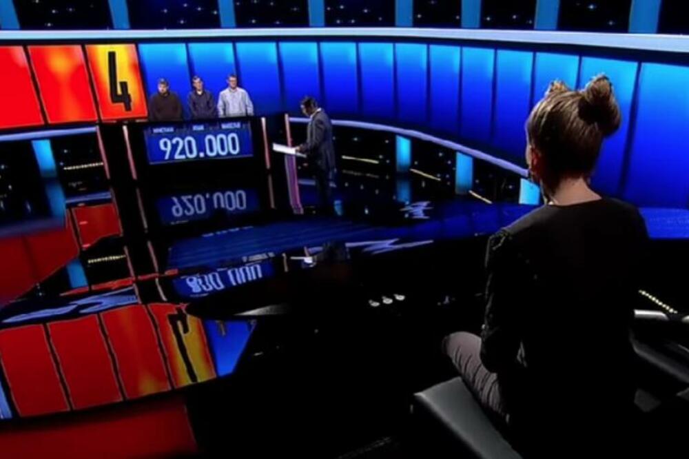 MILICA TRAGAČICA SINOĆ ZAPALILA "POTERU" I TVITER: "Šta je sa frizurom", URNEBESNO! (FOTO)