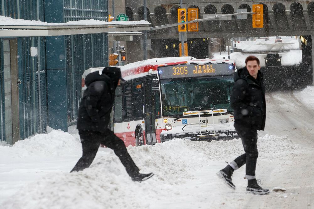 ZIMSKA OLUJA POGODILA 1 ZEMLJU: Škole su ZATVORENE, totalni KOLAPS