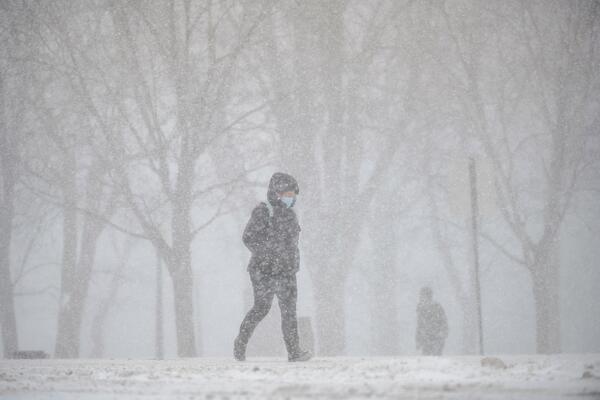 SNEŽNA MEĆAVA PARALISALA ZEMLJU, LJUDIMA SE SAVETUJE DA OSTANU KOD KUĆE! Meteorolozi tek prognoziraju HAOS...