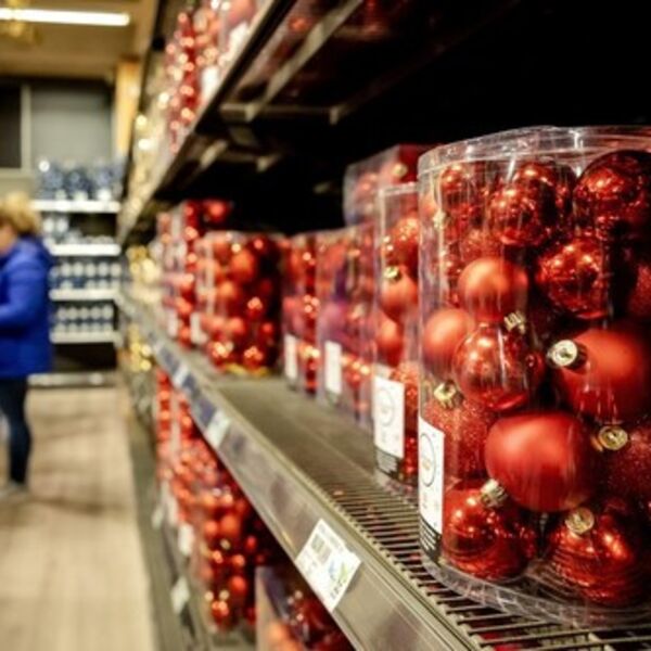 Koliko koštaju ukrasi i jelke u Srbiji? Cene idu i do 200 evra, a kompletna dekoracija može da vas košta papreno