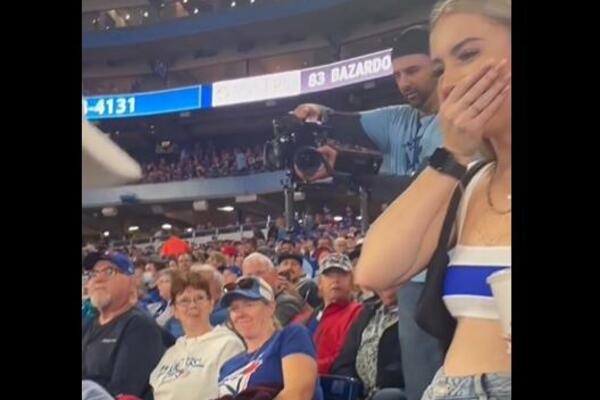 TRAŽIO JOJ RUKU PA DOBIO ŠAMAR: Nije se završilo NA TOME, neprijatnoj prosidbi svedočio je CEO STADION! (VIDEO)